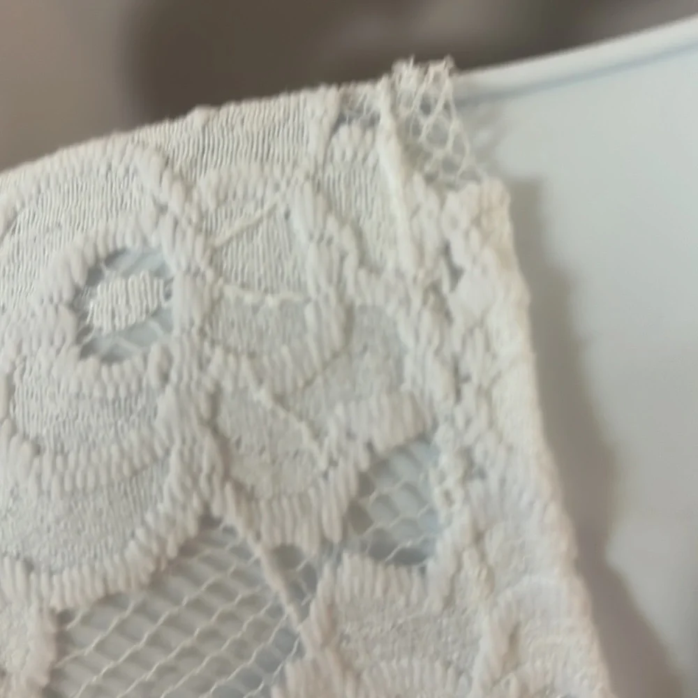 Dotti White Crochet Lace Swimsuit Cover-Up Long Sleeve V-Neck Tunic Top Medium